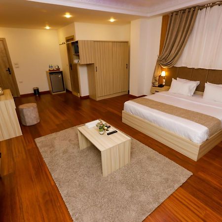 Pyramid Edge Hotel & Exclusive Pyramids View Rooftop Kafrat al Jabal Exterior photo